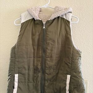 OLive gray fleece lined hood vest size medium